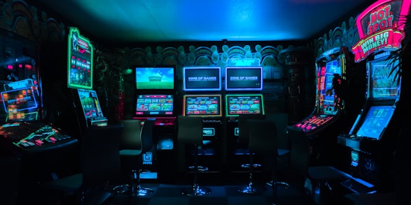 游戏场景光影绘制技巧教程配图 - 展示一个奇幻森林场景的绘制过程